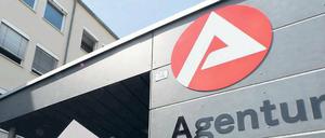 Papierkrieg. Wer einen Job sucht, muss sich auch mit Formularen auskennen. 