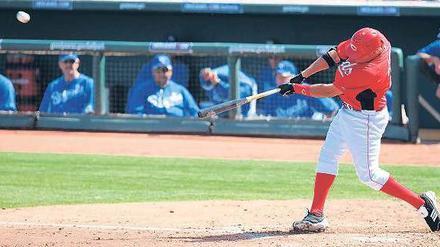 Schwungvoll. Im Training vor der Saison durfte Donald Lutz bei den Cincinnati Reds mitspielen. Künftig möchte er die Uniform des MLB-Teams regelmäßig tragen. Foto: promo