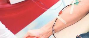 Lebensretter. In der DRK-Region Ost (Berlin, Brandenburg und Sachsen) werden täglich 1500 Blutkonserven benötigt. Sie lassen sich nicht künstlich herstellen. Foto: dapd