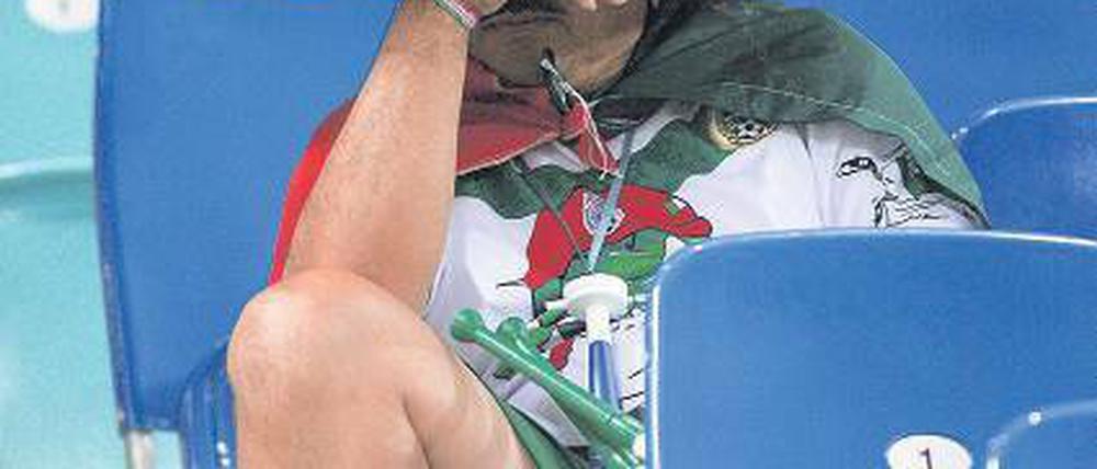 So geht’s. Hut und Cape schützen vor gefährlicher Sonnenstrahlung. Foto: dpa