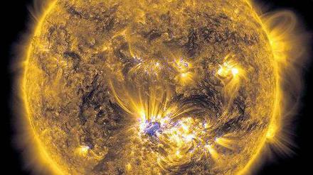 Unberechenbarer Stern? Dieses Foto der Nasa vom 12. Juli zeigt heftige Sonnenaktivität. Niemand weiß, wie viel von ihrer Energie innerhalb der 20-jährigen Förderdauer einer Solaranlage am Hausdach ankommt. Dennoch gilt die Anschaffung als kalkulierbares Risiko.