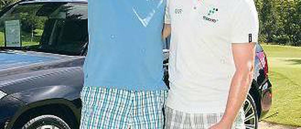Shortsmäßig Spaß. Christian Schenk (l.), früher Zehnkämpfer, und Marko Rehmer, ehemals Fußballer, traten bei der Mercedes- Golf-Trophy an. Foto: Eventpress Herrmann