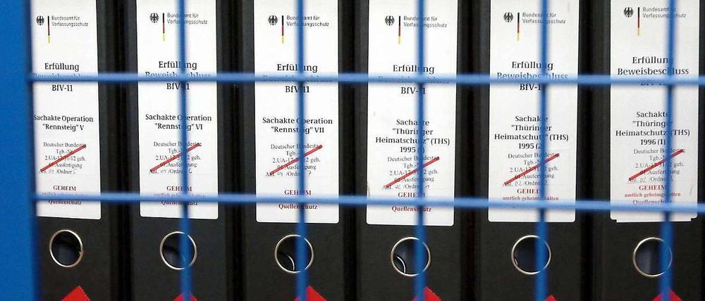 Die Vernichtung von Ermittlungsakten, die im Zusammenhang mit den NSU-Morden gestanden haben könnten, sorgt für Empörung.