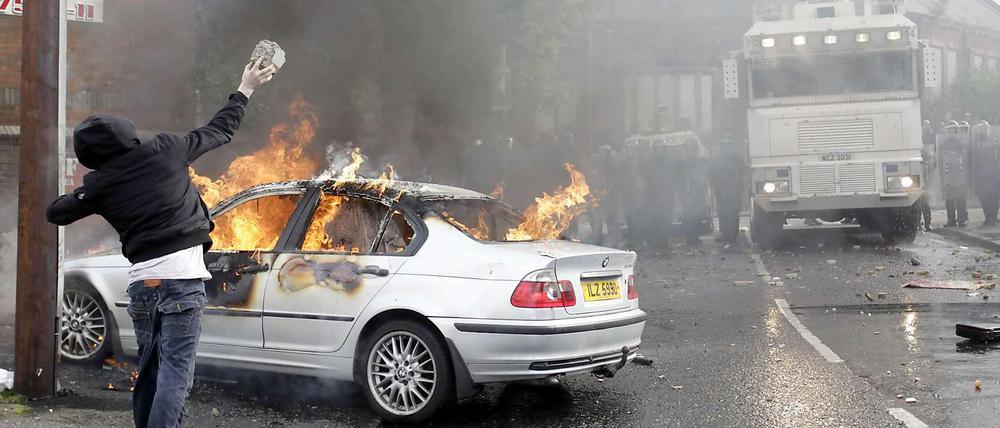 Krawalle in Belfast: Der Friedensprozess stockt. 