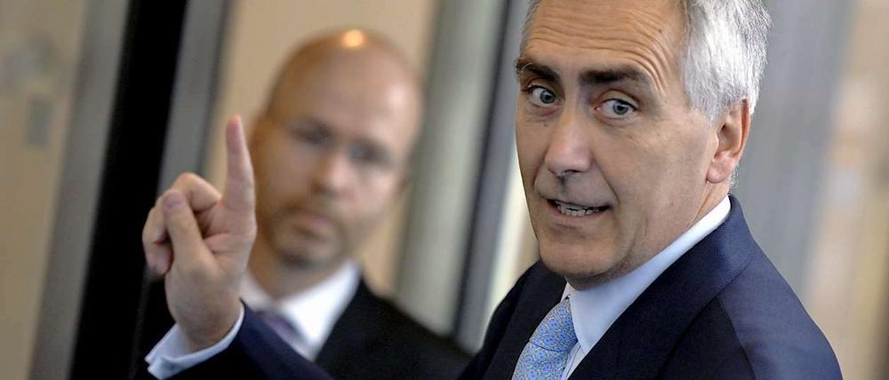 Siemens soll „schlanker, schneller und agiler“ werden, sagt Konzern-Chef Peter Löscher und kündigt ein Sparprogramm an. Details kommen aber erst im Herbst.