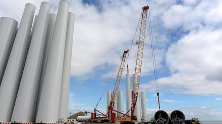 Wartende Windräder. Der Rückgang bei den Auftragseingängen resultiert auch aus dem schwächeren Marktumfeld bei den Erneuerbaren Energien. 