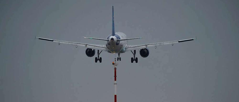 Trotz positiv ausgefallener Tests zum Brandschutz, ist die rechtzeitige Fertigstellung des Flughafen Berlin Schönefeld noch nicht gesichert. Ein Gutachten soll Klarheit schaffen.