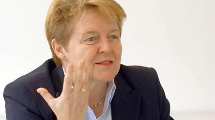 Brigitte Ederer machte in ihrer Heimat Österreich in der Politik Karriere, bevor sie zu Siemens wechselte und die Geschäfte des Technologiekonzerns in Österreich führte. Seit Sommer 2010 ist sie als Personalchefin für alle 367.000 Mitarbeiter des Konzerns zuständig. In ihrer Freizeit geht Ederer gern wandern.