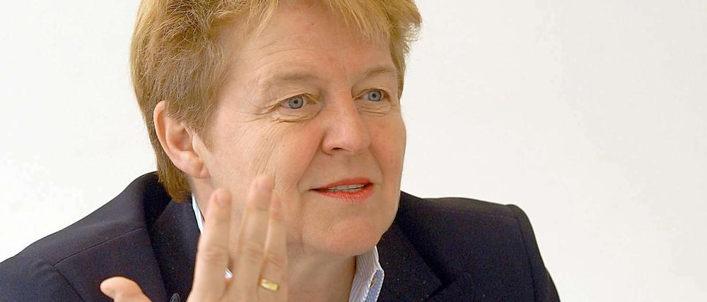 Brigitte Ederer machte in ihrer Heimat Österreich in der Politik Karriere, bevor sie zu Siemens wechselte und die Geschäfte des Technologiekonzerns in Österreich führte. Seit Sommer 2010 ist sie als Personalchefin für alle 367.000 Mitarbeiter des Konzerns zuständig. In ihrer Freizeit geht Ederer gern wandern.