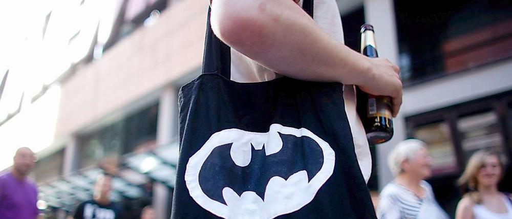 In einigen Berliner Kinos gab es Taschenkontrollen zum Start des neuen "Batman"-Films.