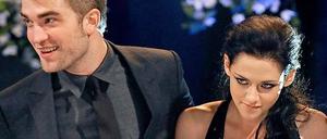 Keine Liebe hält ewig - auch nicht bei Vampiren. Nachdem publik wurde, dass Kirsten Stewart ihren Freund Robert Pattinson betrogen hatte, verließ er mit gepackten Sachen die gemeinsame Wohnung.