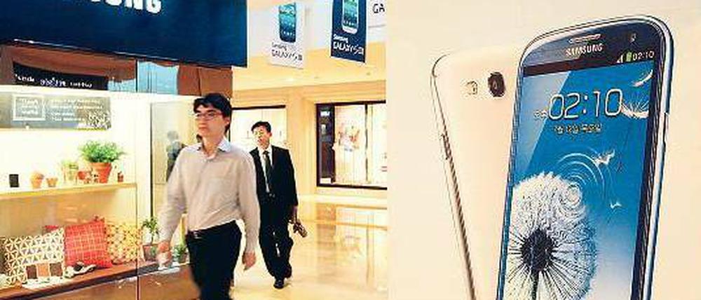 Verkaufsschlager: Vom Smartphone-Vorzeigemodell Galaxy S III hat Samsung nach eigenen Angaben binnen zwei Monaten bereits mehr als zehn Millionen Stück verkauft.