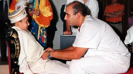 Ein kleiner Junge, kurz vor seiner Beschneidung.