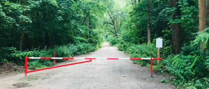 Die Schranke am Außenweg