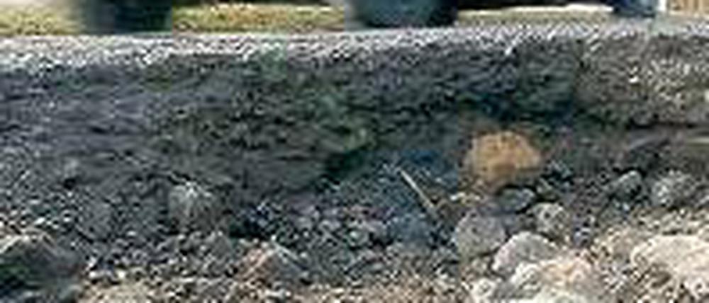 Holperslalom. Nur Extremschäden werden beseitigt. Foto: dpa