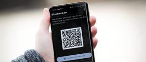 In vielen Restaurants, Geschäften und Kultureinrichtungen können sich Besucher per Knopfdruck registrieren.