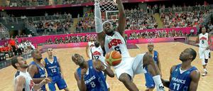 LeBron James ließ es krachen. Die französischen Gegenspieler schauten nur zu.