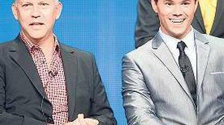 Gelassen bleibt „The New Normal“- Produzent Ryan Murphy (l.), hier mit Schauspieler Andrew Rannells, trotz Protests. Foto: AFP