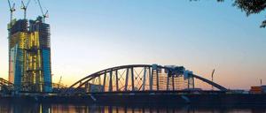 Neuer Bau, neue Methoden? In Frankfurt am Main bekommt die EZB einen Neubau. Anfang des Jahres begann die Bank, Staatsanleihen von Pleitestaaten aufzukaufen.