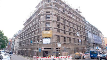 Überall in Berlin - hier in der Linienstraße in Mitte - werden Wohnungen gebaut und verkauft. Besonders gern im gehobenen und Luxussegment.