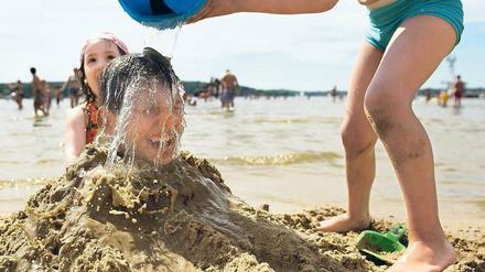 War nicht alles schlecht. Am Wannsee konnte man wenigstens in der letzten Juliwoche wieder den Sommer genießen. Foto: dapd/Steffi Loos