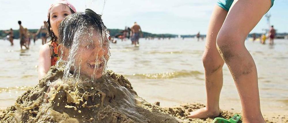 War nicht alles schlecht. Am Wannsee konnte man wenigstens in der letzten Juliwoche wieder den Sommer genießen. Foto: dapd/Steffi Loos