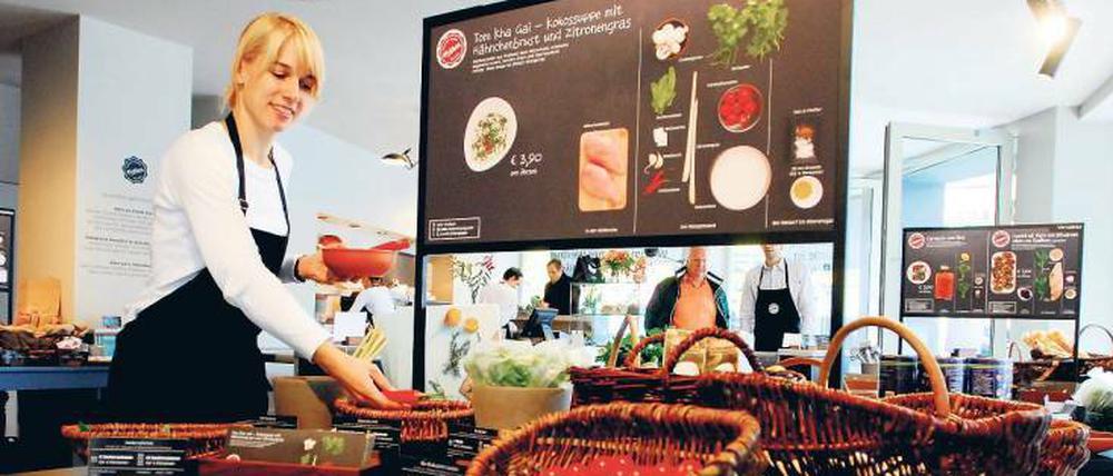 Kochen nach Maß. Bei Dorothée Karsch und ihren Kollegen sind die Zutaten für ein Gericht bereits portioniert.