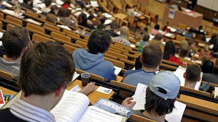 Studieren lohnt sich nicht immer - zumindest, wenn man vom Finanziellen ausgeht.
