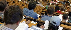 Studieren lohnt sich nicht immer - zumindest, wenn man vom Finanziellen ausgeht.