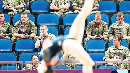 Rühren zum Zuschauen. Wie in Peking 2008 füllen auch in London Soldaten freie Plätze auf. 