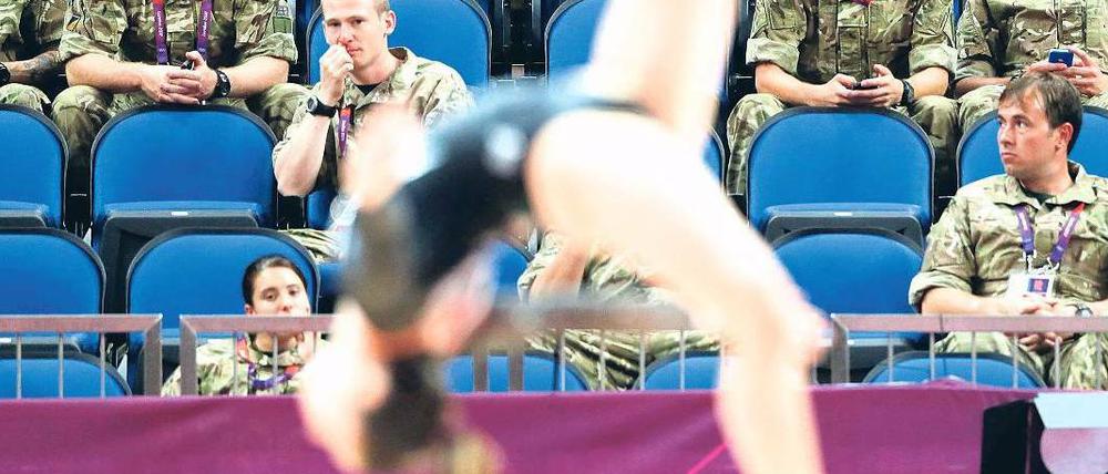 Rühren zum Zuschauen. Wie in Peking 2008 füllen auch in London Soldaten freie Plätze auf.
