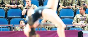 Rühren zum Zuschauen. Wie in Peking 2008 füllen auch in London Soldaten freie Plätze auf. 