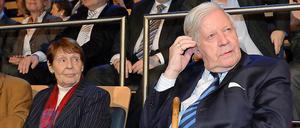Altkanzler Helmut Schmidt und Ruth Loah im März 2011 in Hamburg zu Gast im Rolf-Liebermann-Studio des NDR.