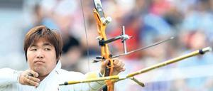 Dahinten ist die Scheibe! Auch die farbigen Kreise darauf kann Dong Hyun Im unterscheiden – so gut, dass es am Freitag zum ersten Einzel-Gold für Südkoreas Bogenschützen reichen könnte. Foto: dapd