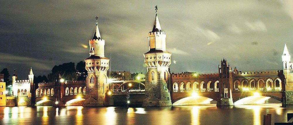 Bindeglied. Über die Oberbaumbrücke kommt man von Friedrichshain nach Kreuzberg. In der umgekehrten Richtung ist ab Mittwoch für Autos kein Durchkommen mehr.