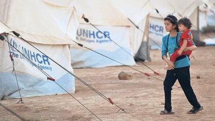 Mitten in der Wüste. Für die vielen Kinder und Jugendlichen ist die Situation in den Flüchtlingslagern besonders schlimm.