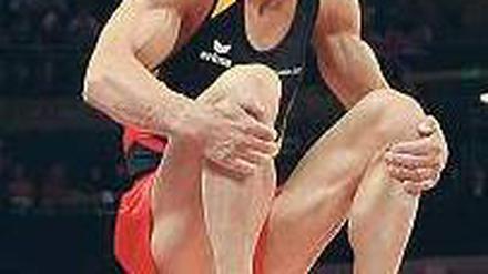 Augen zu und raus. Philipp Boy war seiner Mannschaft wegen einer Fußverletzung keine große Hilfe.Foto: dapd