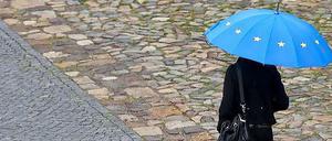 Einige Euro-Länder wollen den Euro-Rettungsschirm unendlich weit spannen.