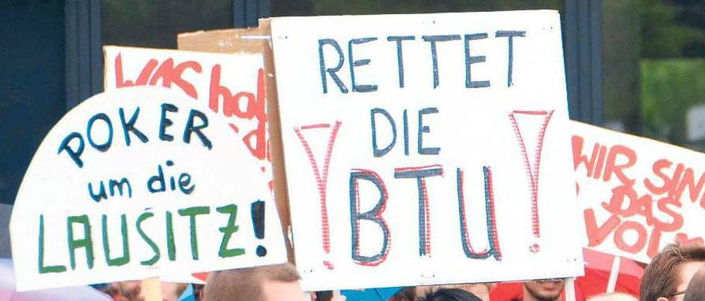 Unter Protest. Seit Monaten gibt es Demos gegen eine Unifusion.