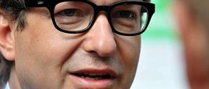 CSU-Generalsekretär Alexander Dobrindt wirft dem Präsidenten der Europäischen Zentralbank, Mario Draghi, vor, italienische Interessenpolitik zu verfolgen.