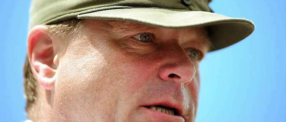Entwicklungsminister Dirk Niebel (FDP) hat seine Mütze wieder eingepackt. Er ist am Montag zum 18. Mal in seiner Amtszeit nach Afrika aufgebrochen. Das Foto zeigt ihn bei einem Besuch in Tansania. Diesmal führt ihn seine Reise aber nach Westafrika, nach Sierra Leone und Burkina Faso. 