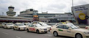 Staustelle. Auf der Avus benötigen Autofahrer Geduld, denn stadteinwärts steht nur eine Fahrspur zur Verfügung. 
