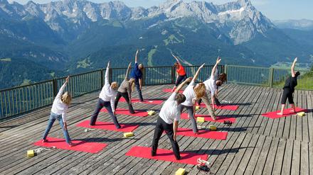 Yoga in Garmisch-Partenkirchen - der indische "Sport" ist bis nach Deutschland gelangt.