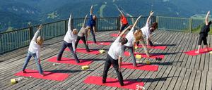 Yoga in Garmisch-Partenkirchen - der indische "Sport" ist bis nach Deutschland gelangt.