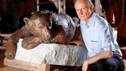 Im August 2012 stellte Bildhauer Josef Tabachnyk die Bronzestatue fertig, die an Knut erinnern soll. 