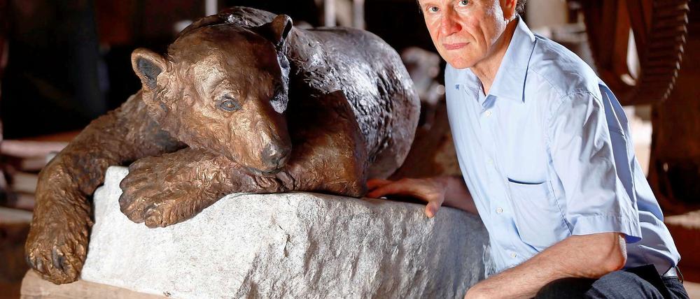 Im August 2012 stellte Bildhauer Josef Tabachnyk die Bronzestatue fertig, die an Knut erinnern soll.