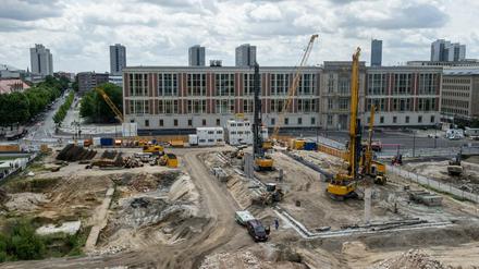 Baustelle am künftigen Humboldt-Forum. Nun wird über den Gestaltungswettbewerb für das Umfeld des Schlosses gestritten.