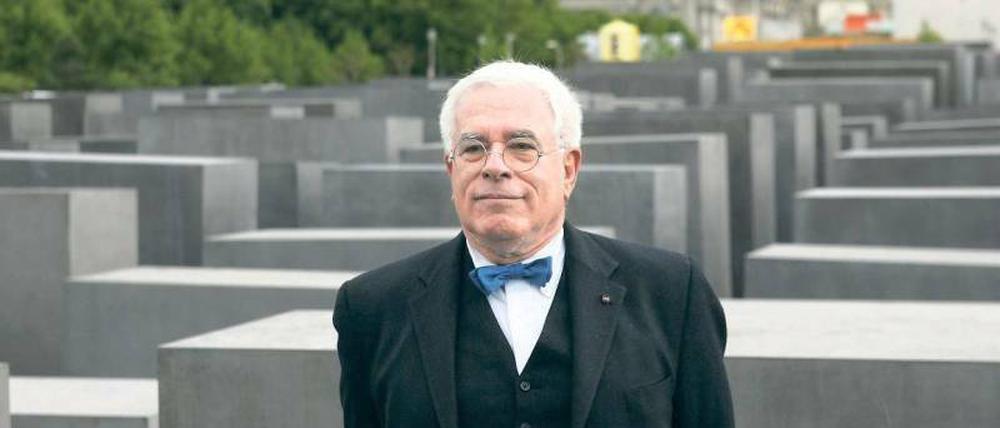 Unermüdlich. Peter Eisenman vor dem Holocaust-Mahnmal, das er entwarf. Foto: dapd
