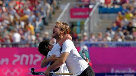 Moritz Fürste (r.) und Tobias Hauke bilden die deutsche Zwei-Mann-Hockeytraube.