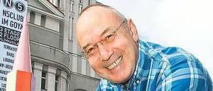 Ab in die Stauden. Rudolf Hampel und die Initiative Mann-O-Meter sorgen seit Jahren dafür, dass es am tristen Nollendorfplatz von Frühjahr bis Herbst blüht. 